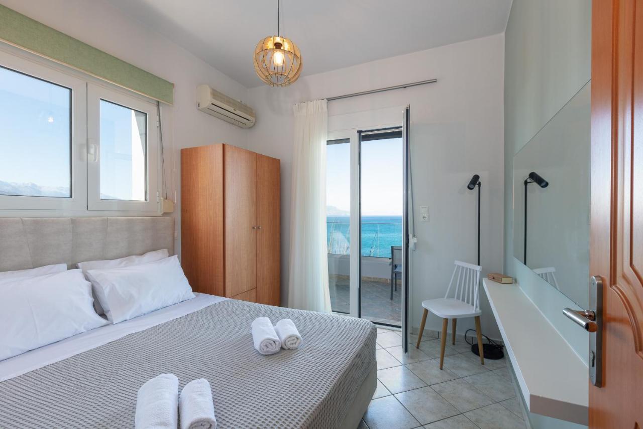 Pietra Di Mare Aparthotel Petres  Exterior photo