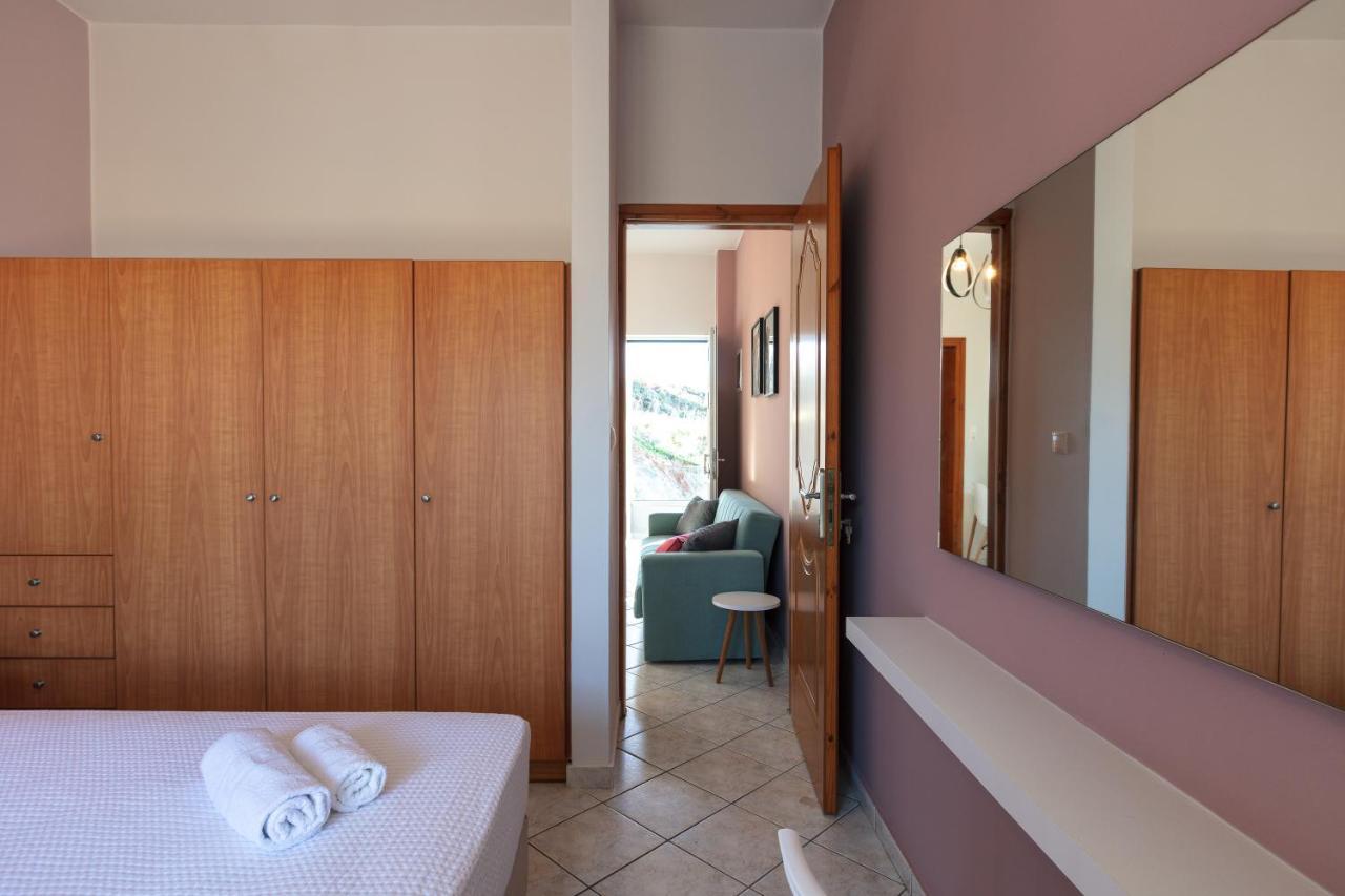 Pietra Di Mare Aparthotel Petres  Exterior photo